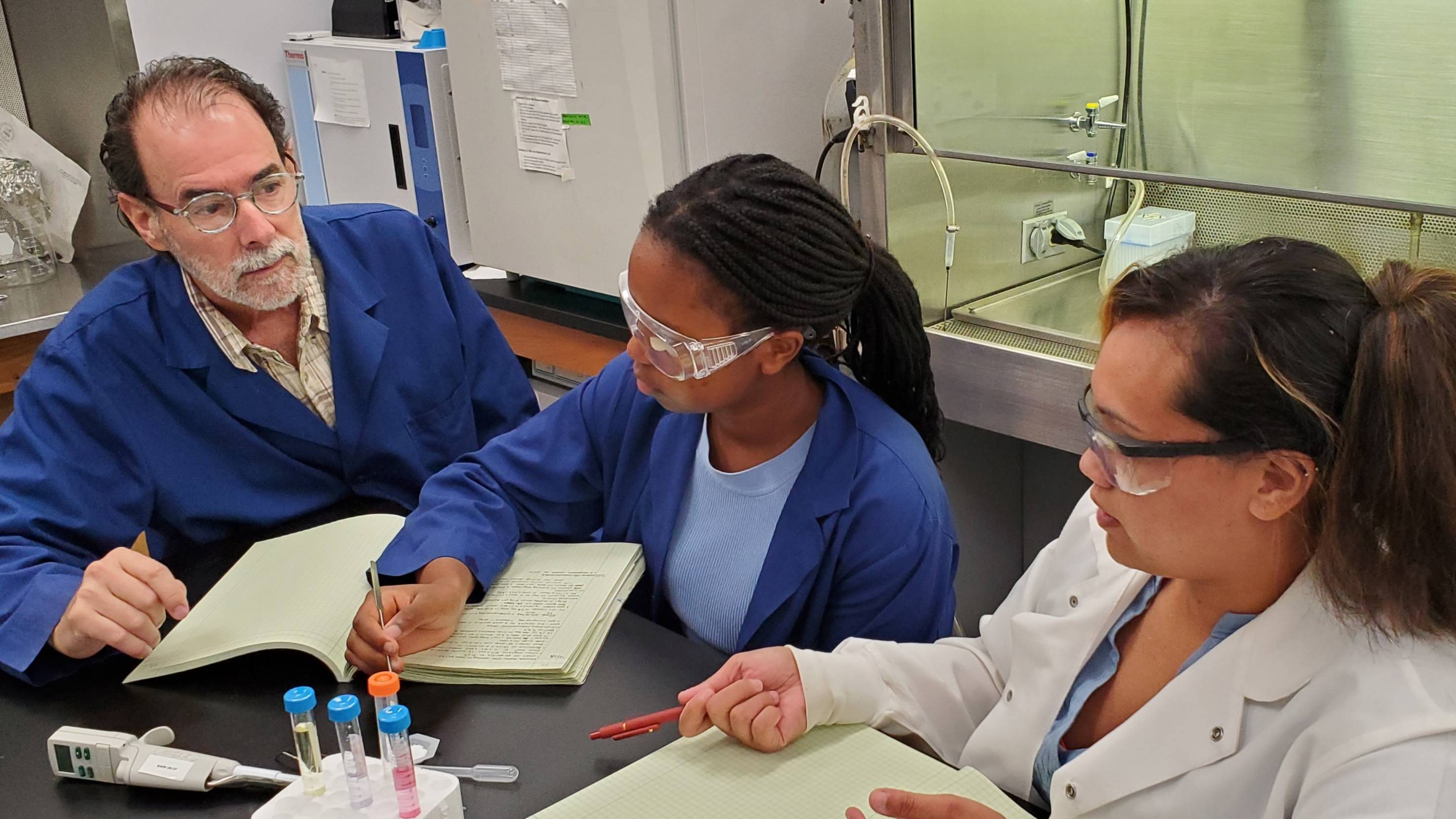 Ben Bahr in lab