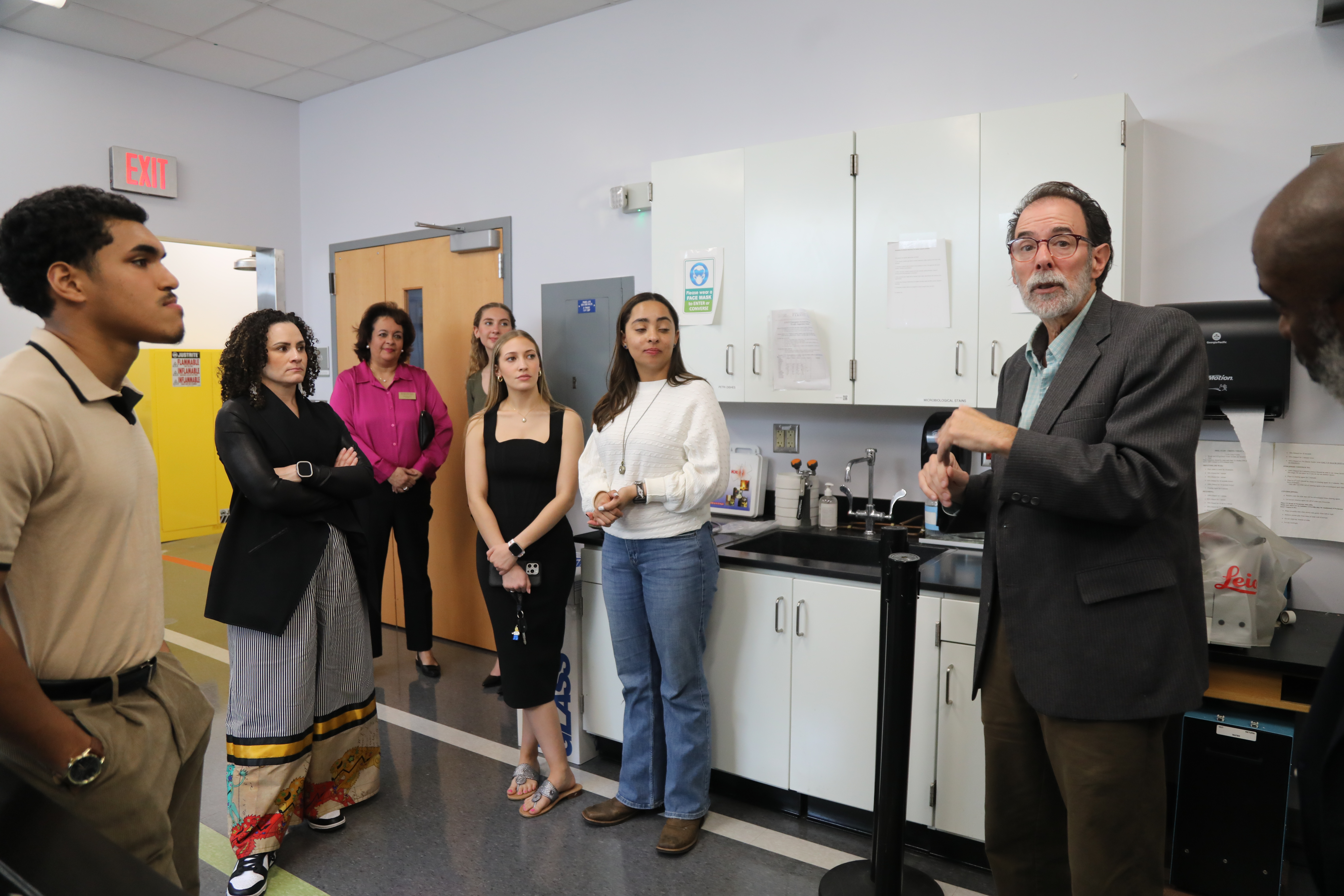 Wake Forest School of Medicine faculty tour Dr. Ben Bahr’s Alzheimer's Disease Research Lab