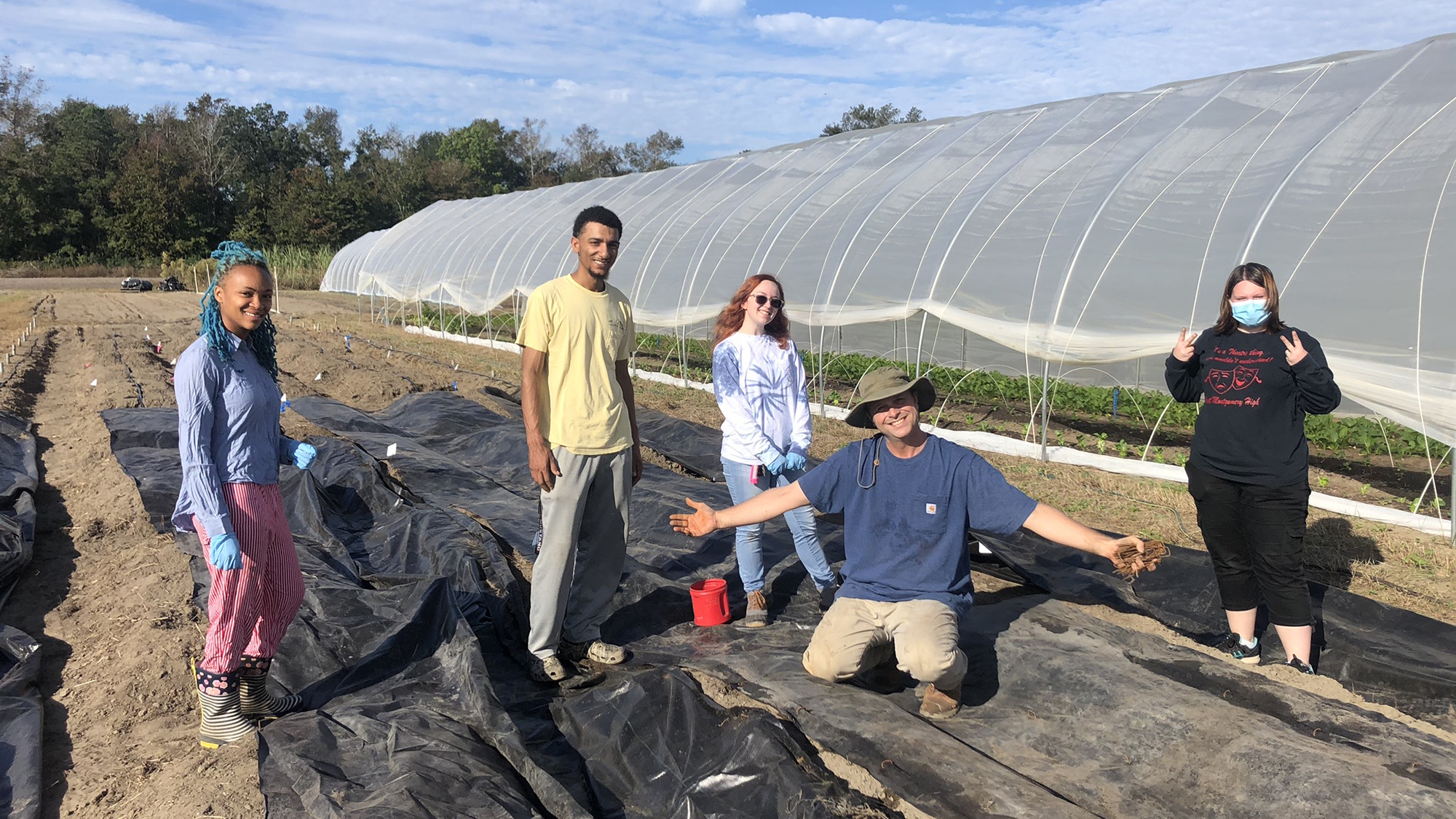 Bryan Sales mentors students in agricultural research