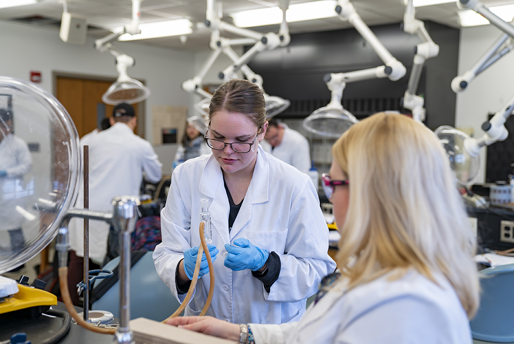 Chemistry students in organic chemistry lab