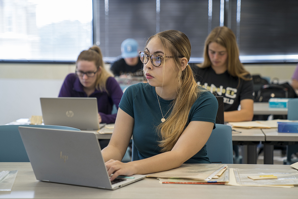 girl in class on laptop UNCP