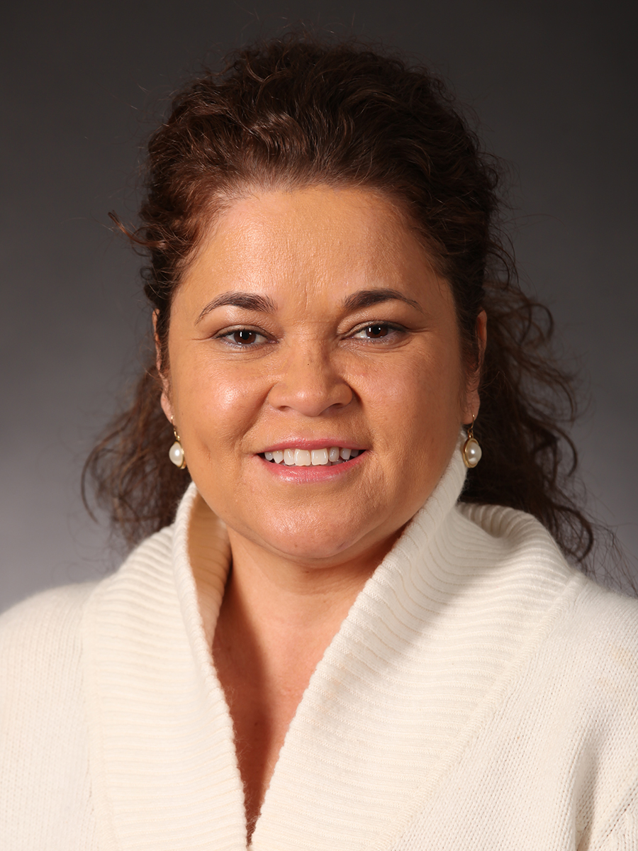 headshot of Lucinda Callahan