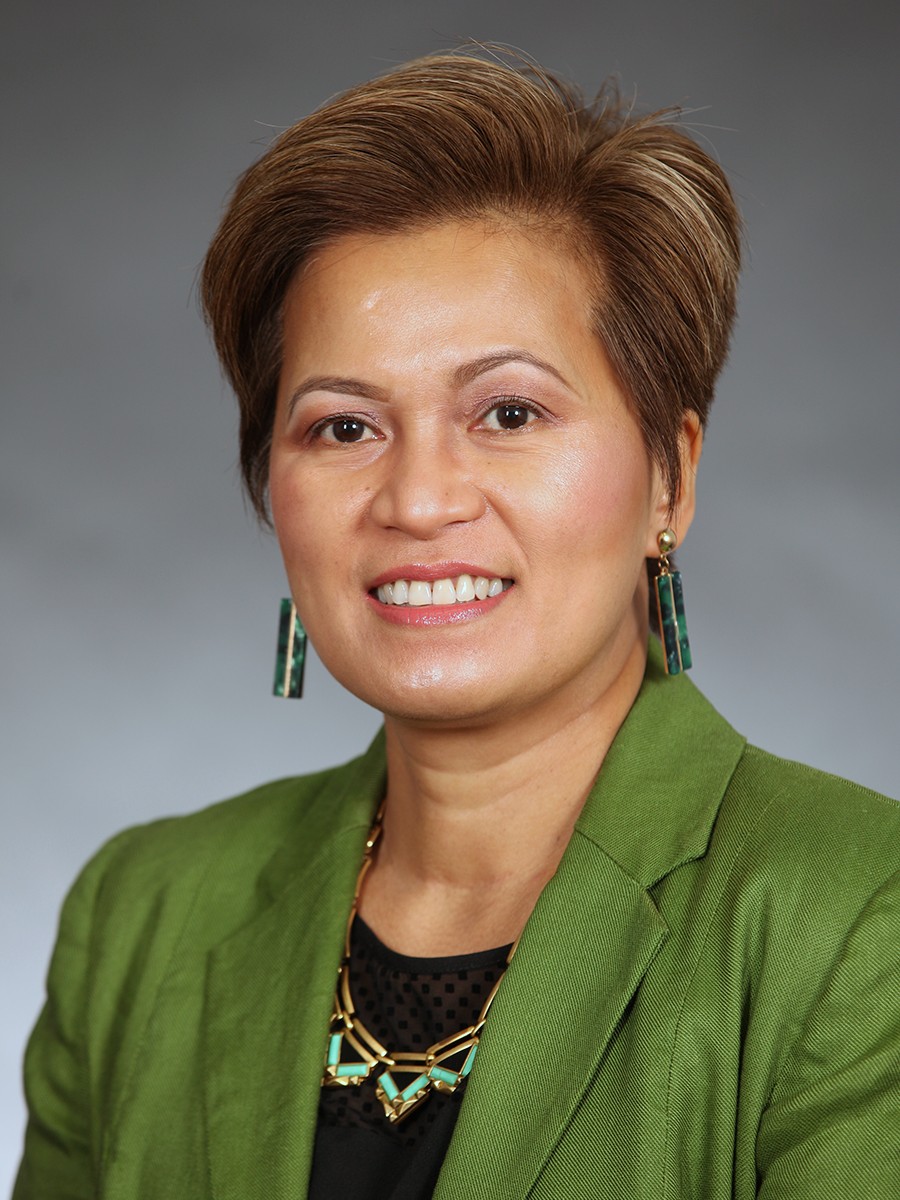 Dinna Edgell, headshot