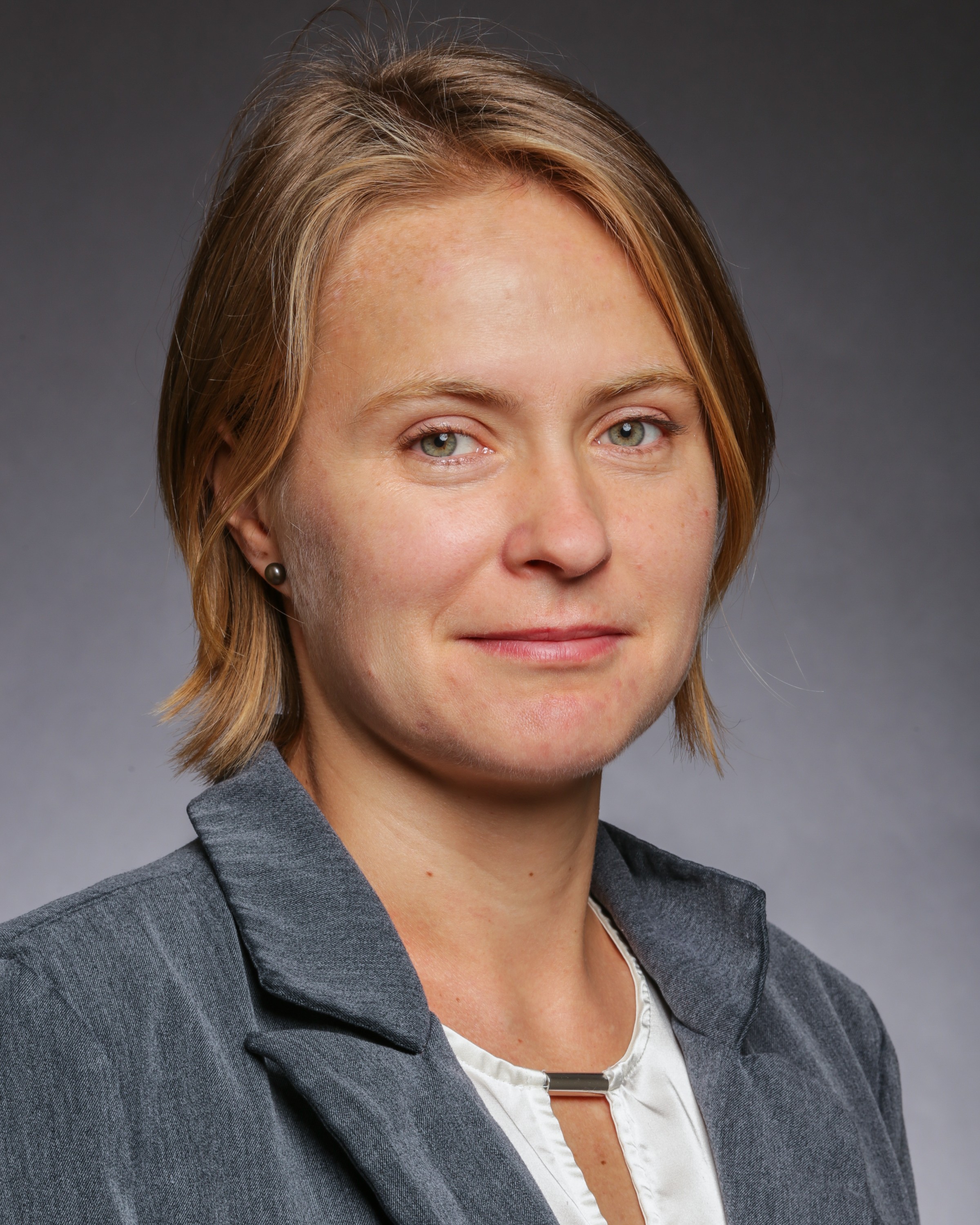 Cornelia Tirla, headshot