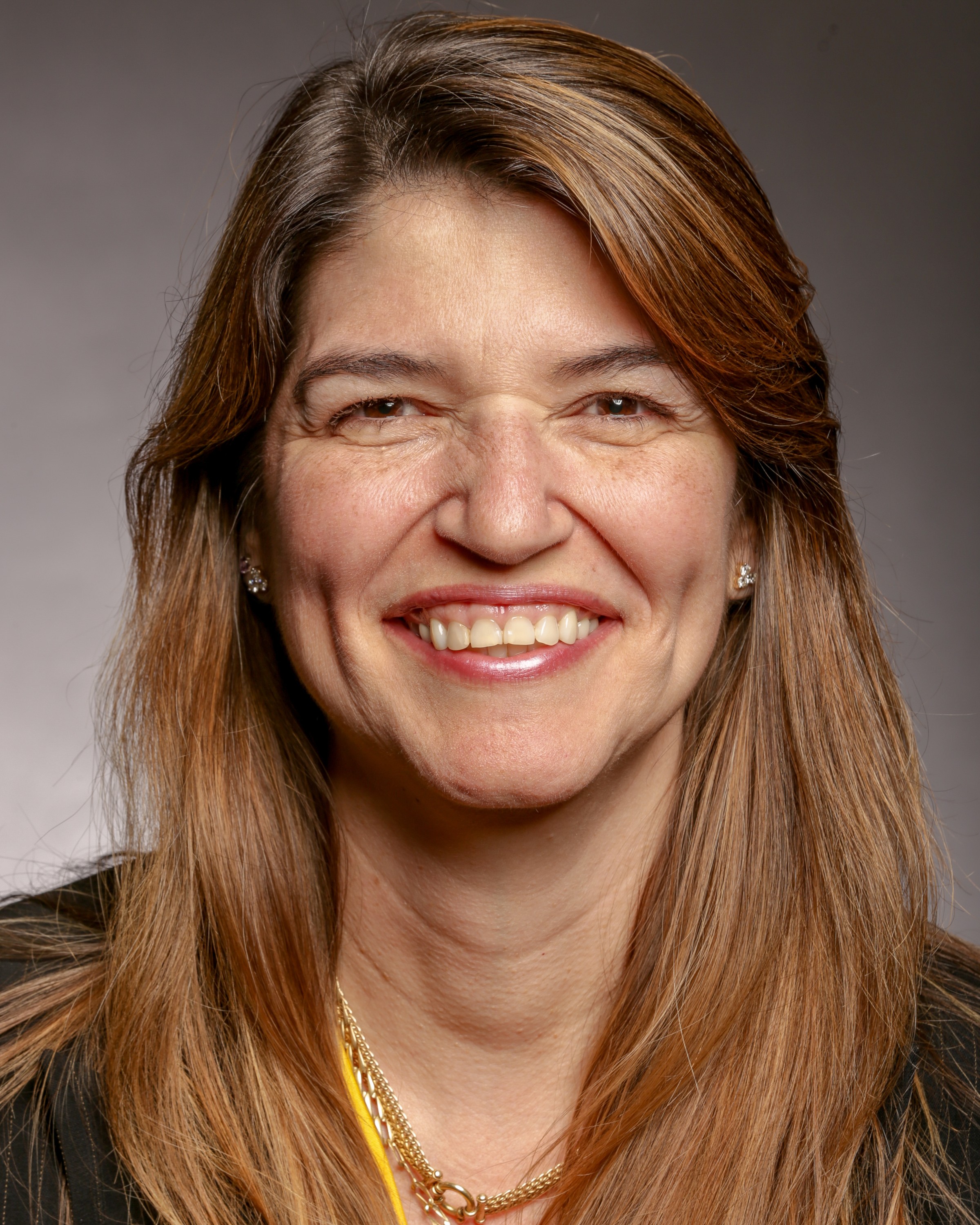 cecilia_lara headshot