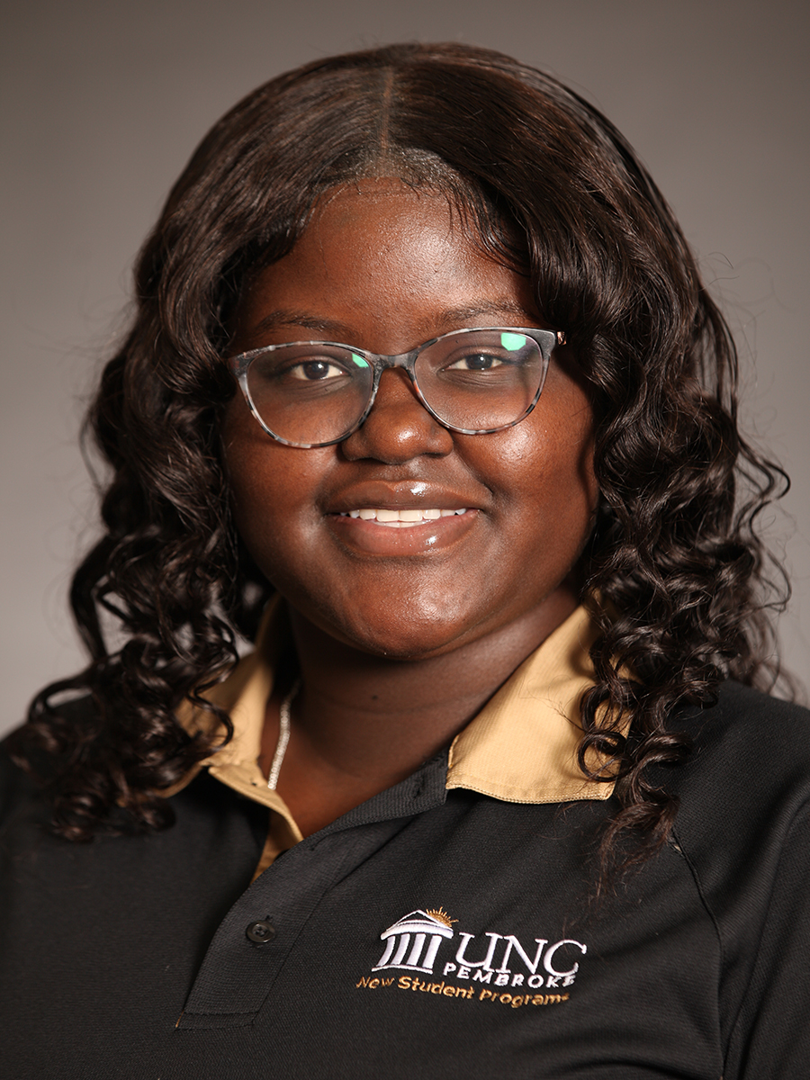 nikicia_lindsay headshot