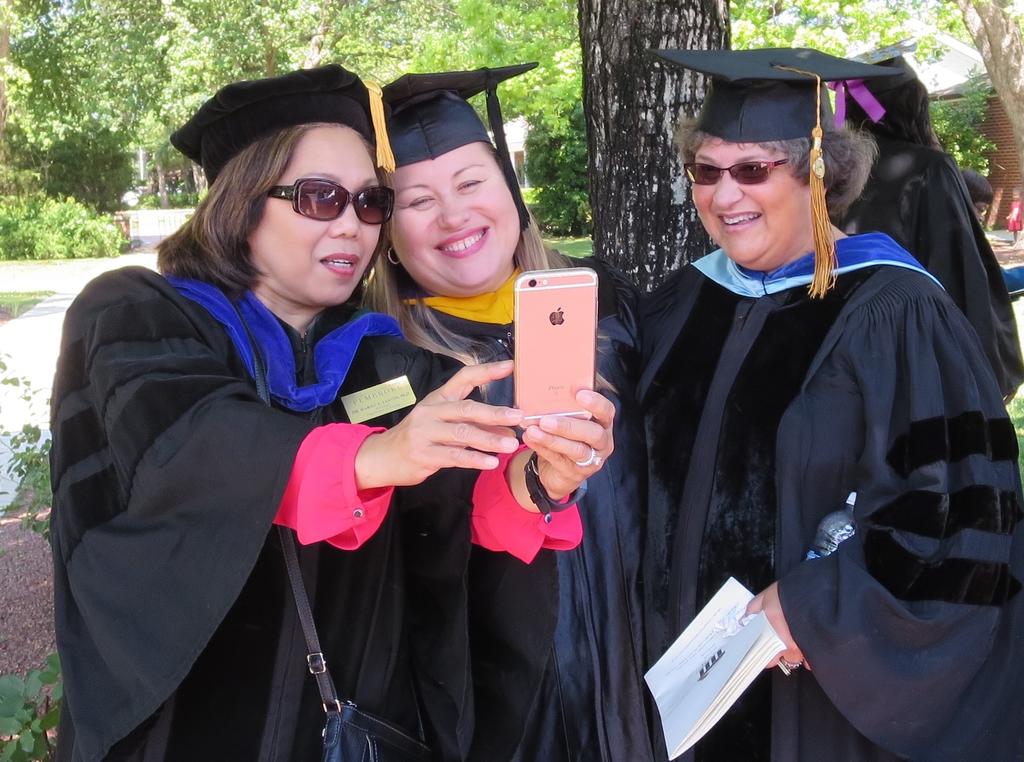 FACULTY ENJOY QUIET MOMENT AFTER COMMENCEMENT