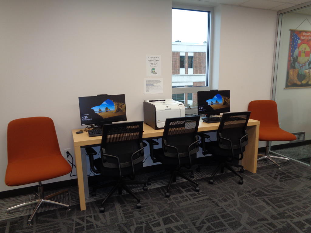 Student computers in Rally Point Veterans Resource Center