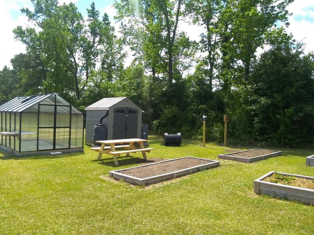 Greenhouse and sustainable garden at Magnolia Elementary School