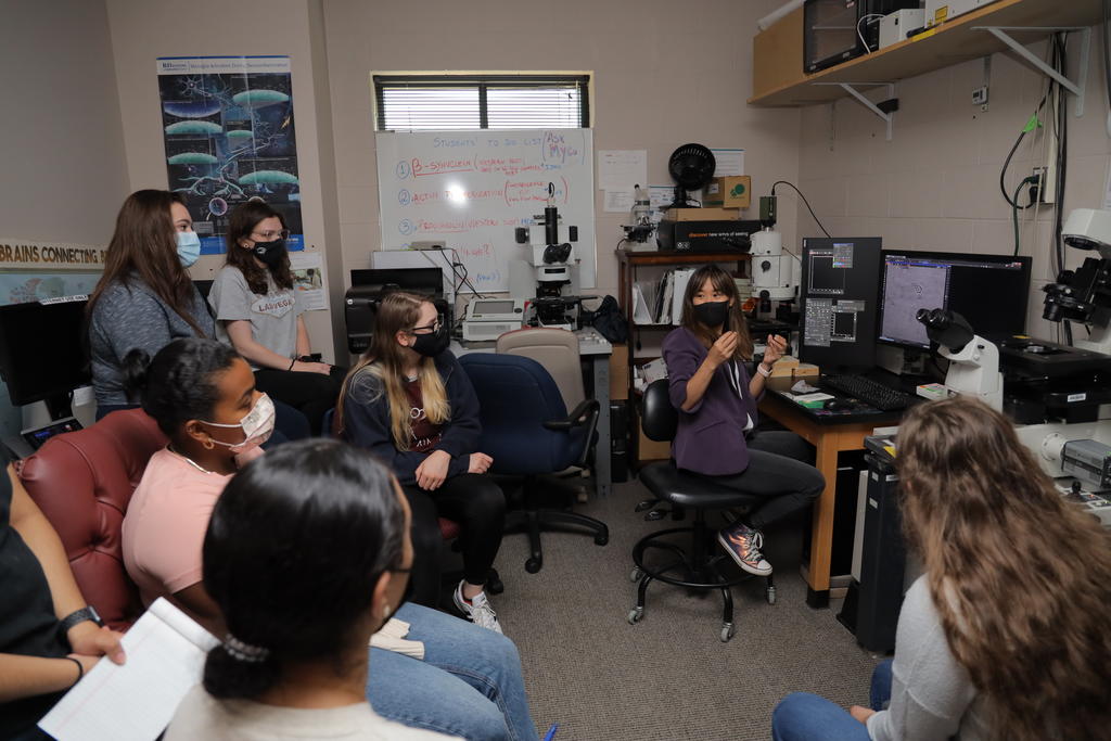 Michelle Itano, the UNC Neuroscience Microscopy Core Facility Director and Chan Zuckerberg Initiative Imaging Scientist, gives a presentation to UNCP researchers during a microscopy training session