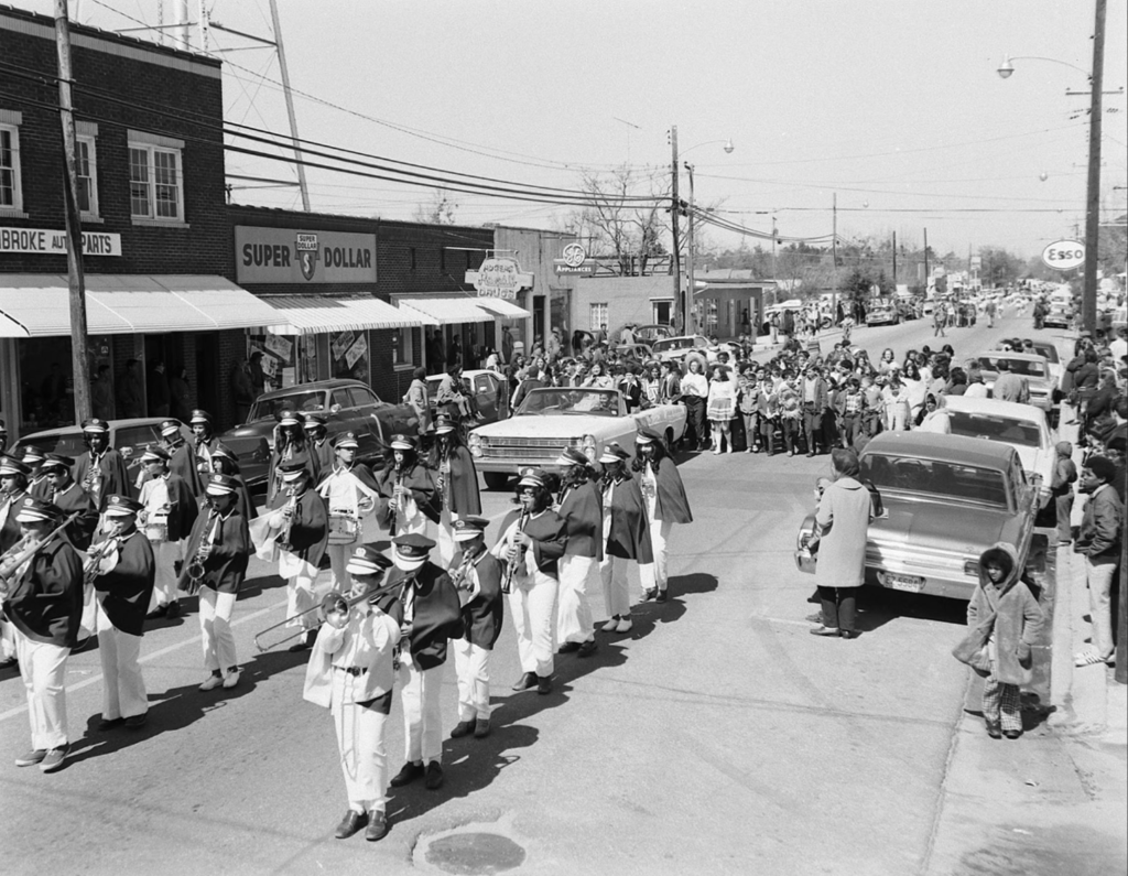 The band marching in the 1971 Spanish Festival parade
