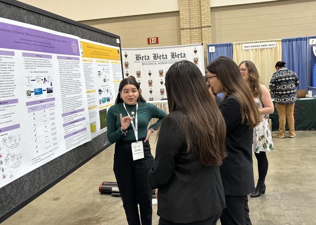 Brooke Blackmon explains her research poster