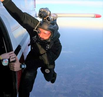 Dr. Steven Singletary has 20 years of experience as a skydiver, skydiving instructor and is a senior parachute rigger